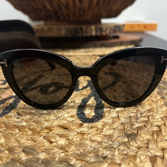 Tom Ford Cat Eye Polarized Sunglasses- Anya Authentic originally costs $480 - Picture 8 of 10